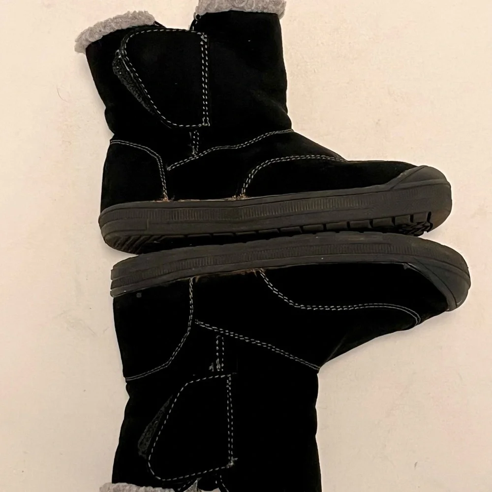🌻$11 DEAL!🌻 Kids’ 8M Black Suede Winter Boots with Zipper
